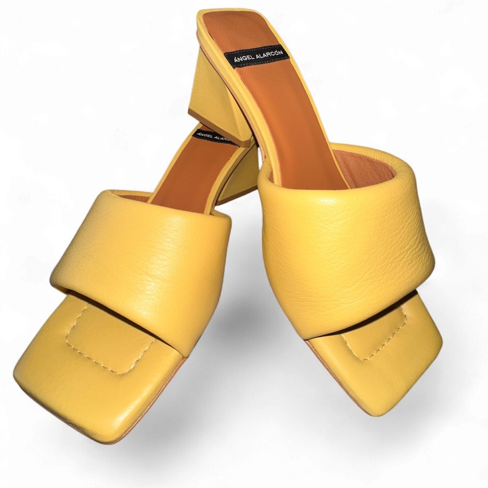 Yellow stunning Leather Mules 38